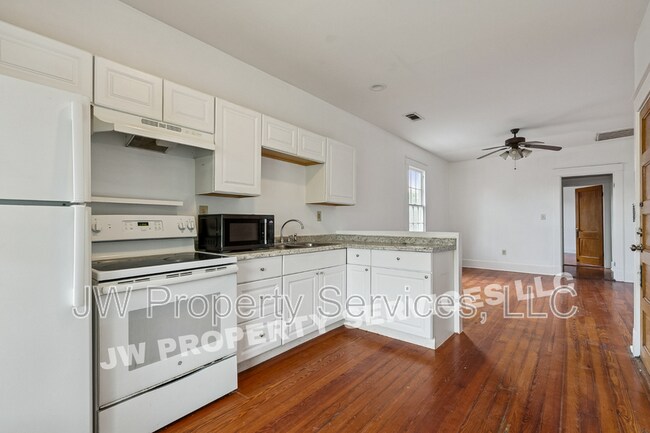 Building Photo - 320 N Olympia St