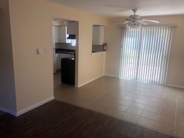 Foto del edificio - 561 Loch Lomond Dr