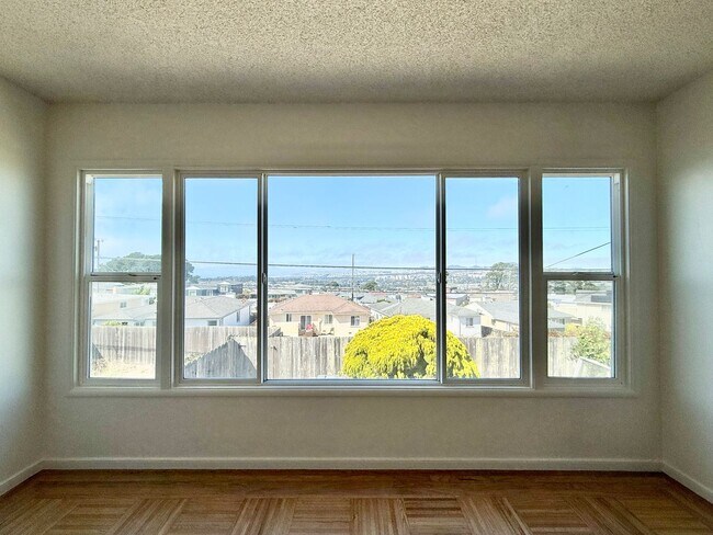 Foto del edificio - 56 Montrose Ave