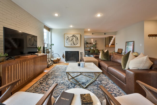 Building Photo - 636 W Webster Ave