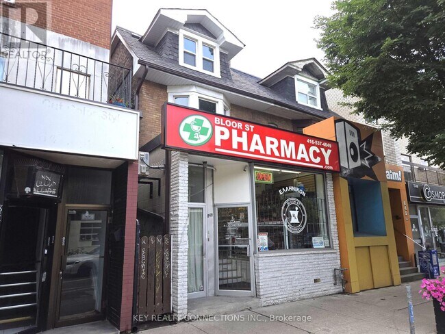 Photo du bâtiment - 849 Bloor St W