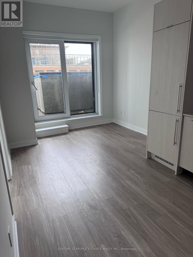Building Photo - 430-430 Square One Dr