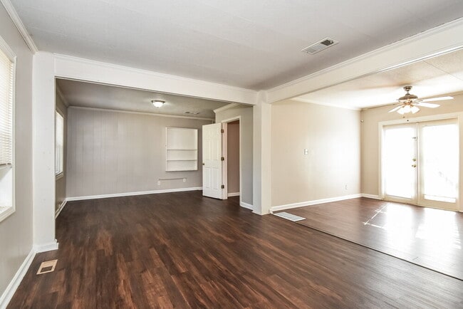 Building Photo - 1165 Wisteria Dr SW