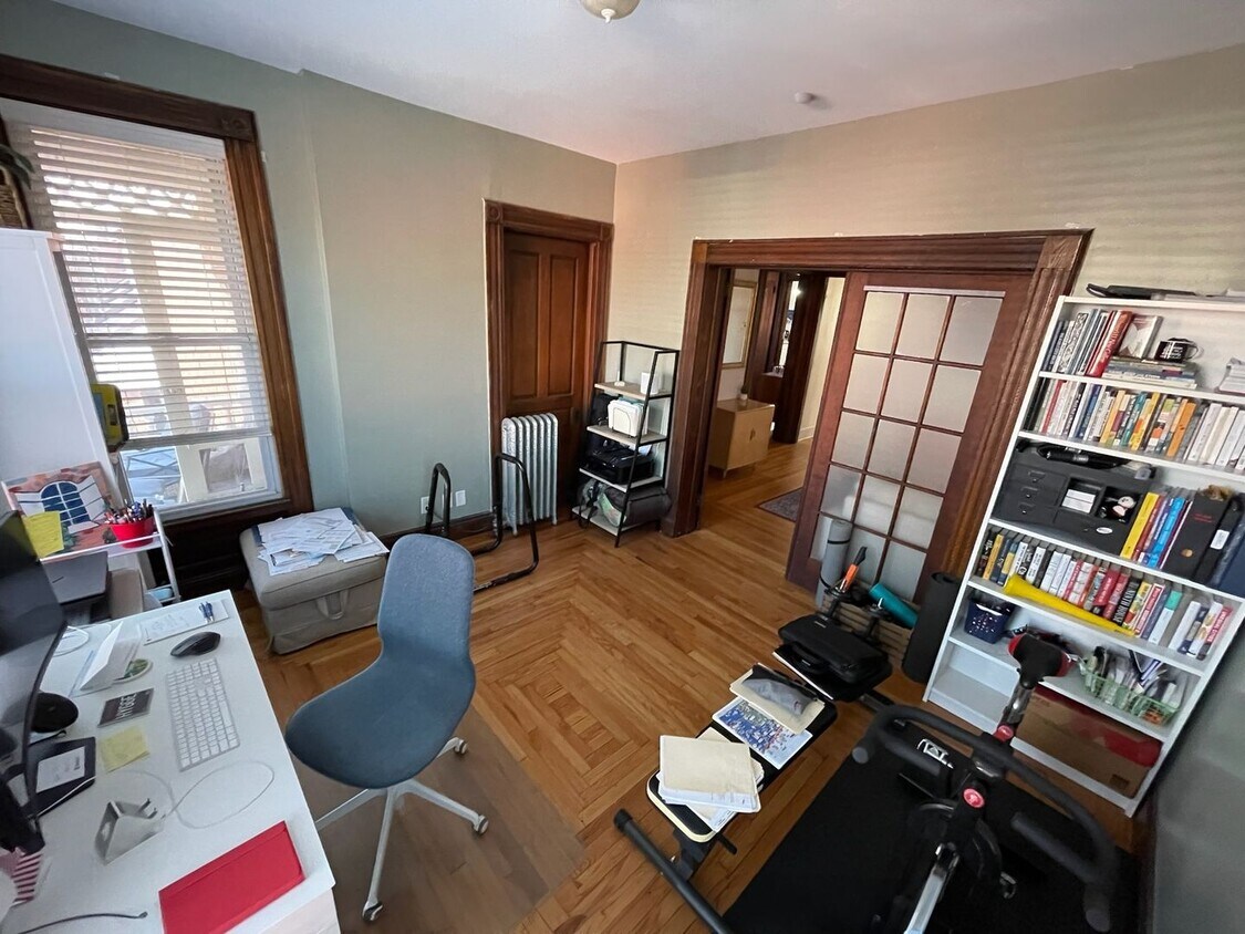 Primary Photo - 119 Olive St
