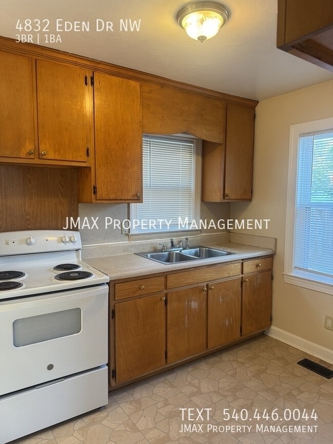 Foto del edificio - 4832 Eden Dr NW