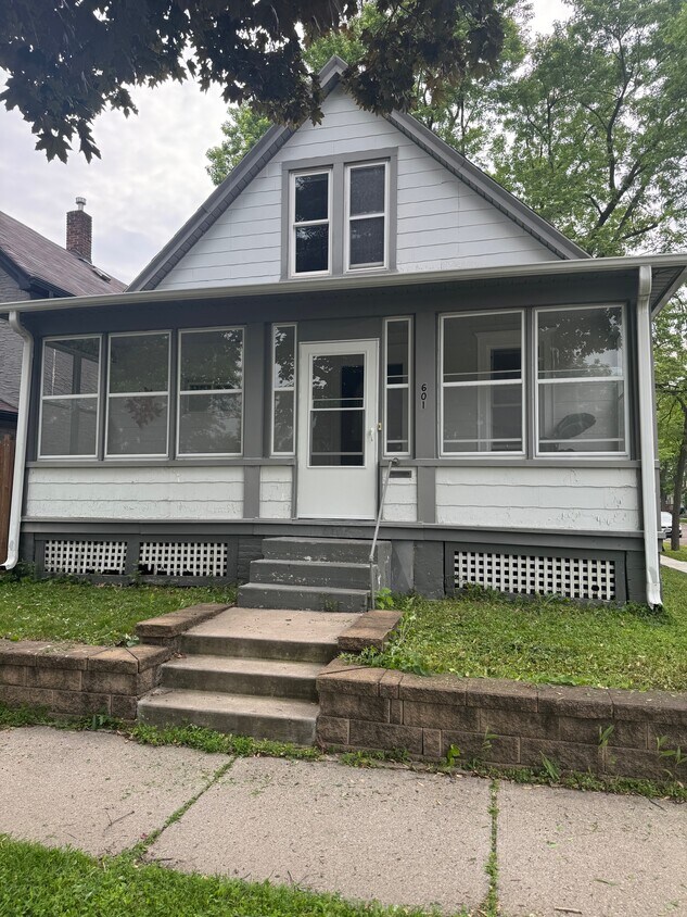 Foto principal - 601 Bay St