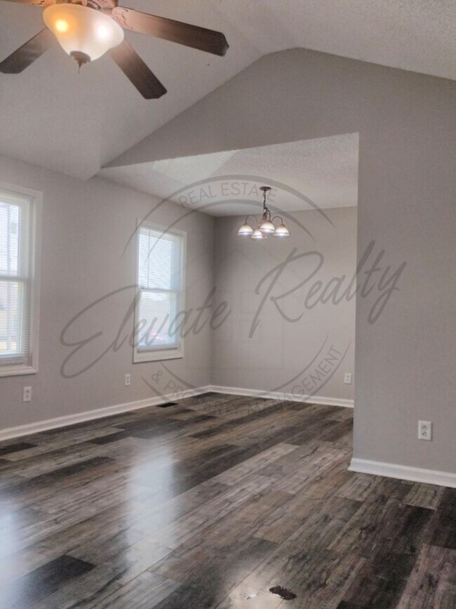 Foto del edificio - ON SPECIAL! Charming 3 Bedroom Ranch in Cl...