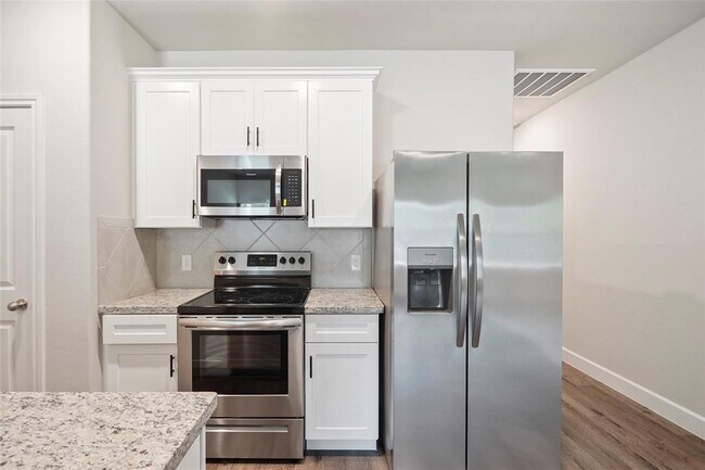 Building Photo - 412 Avenue H