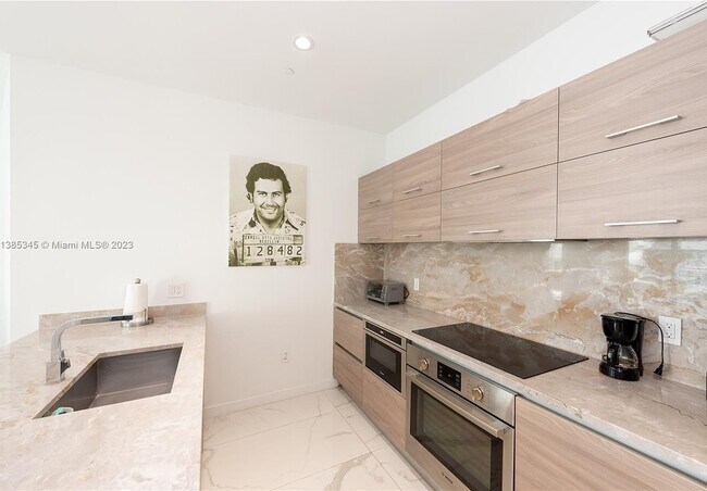 Foto del edificio - 1300 S Miami Ave