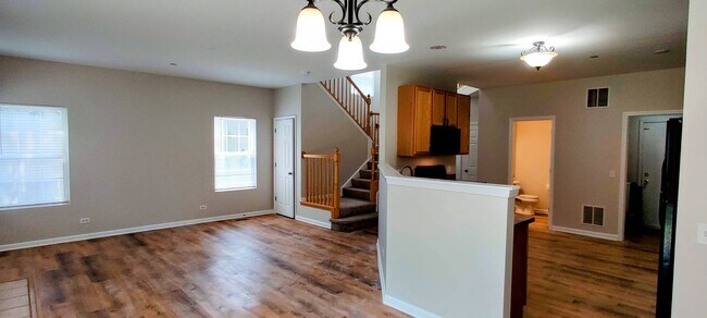 Building Photo - 1822 Candlelight Cir