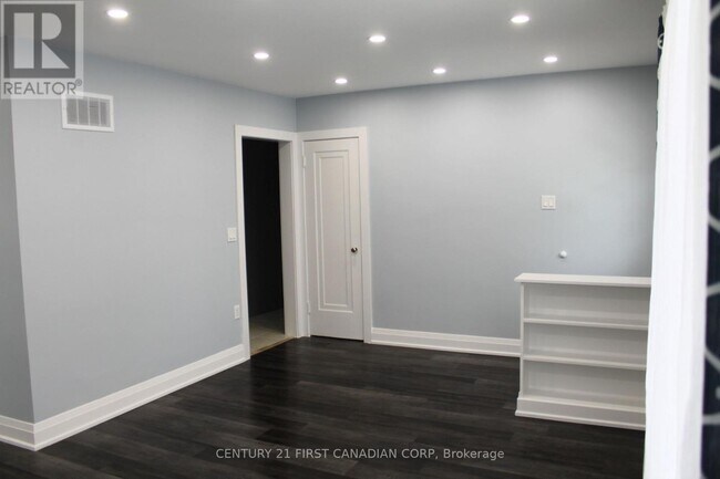 Building Photo - 745 Leroy Ave