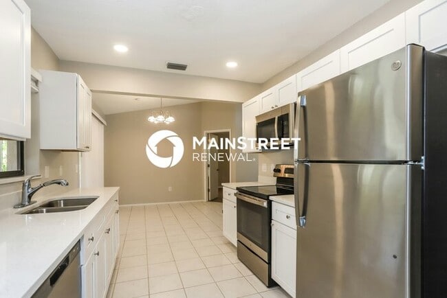Building Photo - 3 Bedroom Pet-Friendly Home in ENGLEWOOD, FL with Main Street Renewal