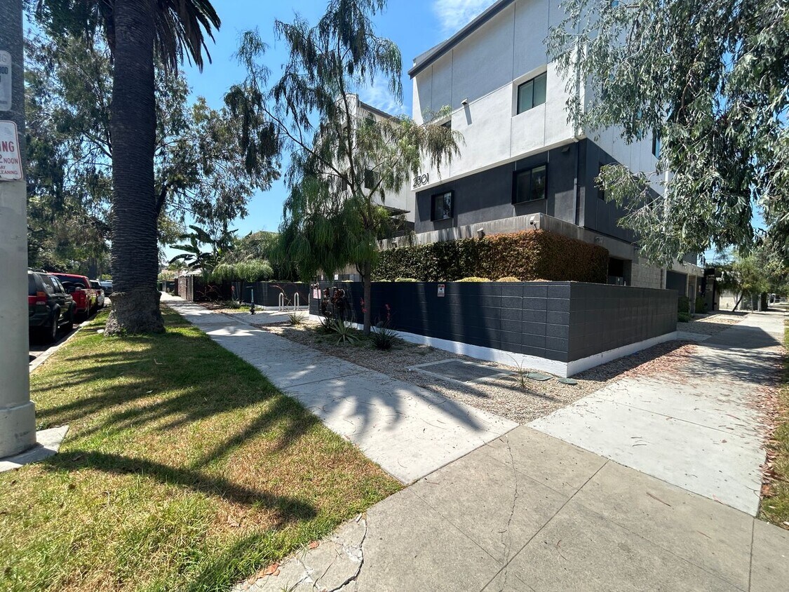 2301 Cloverdale Ave Unit 5, Los Angeles, CA 90016 Room for Rent in
