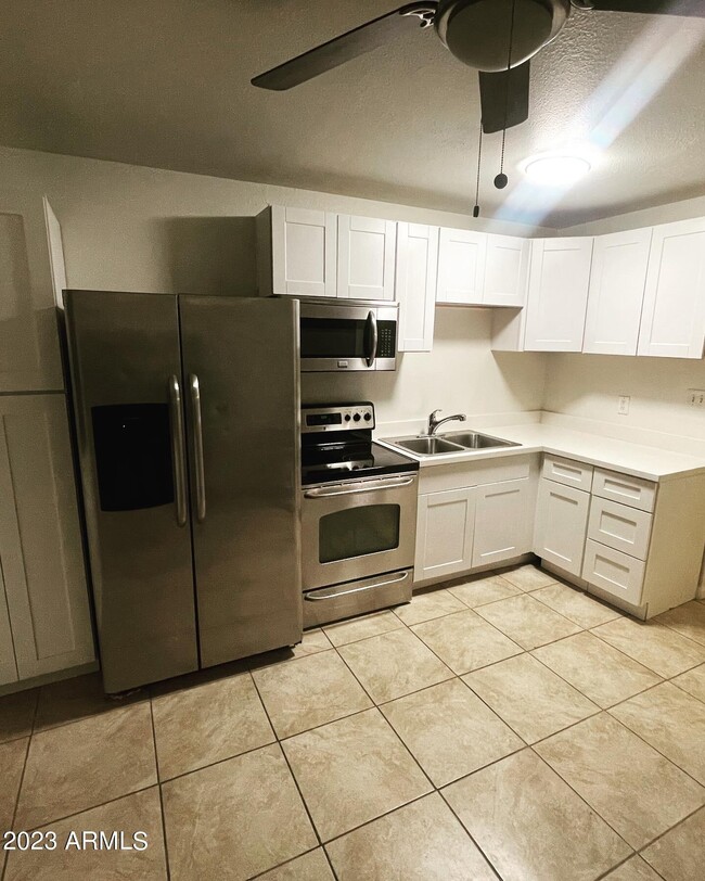 Building Photo - 1350 E Sahuaro Dr