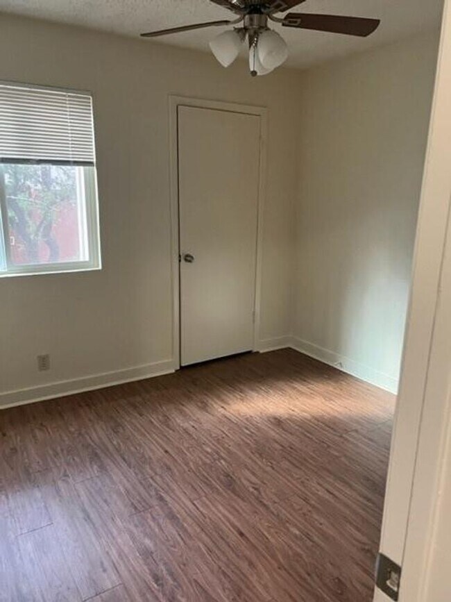 Building Photo - 304 Algerita Dr