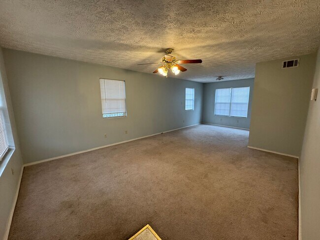 Foto del edificio - Large 3/2.5 House on Martha Berry Hwy- $1,495