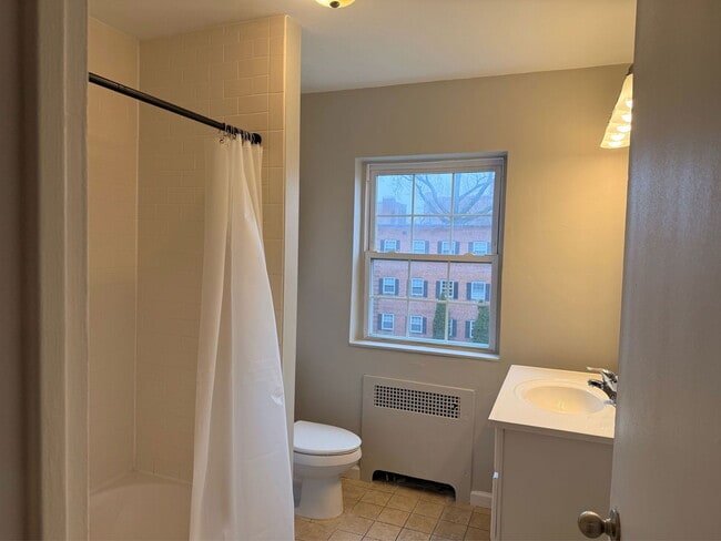 Building Photo - 41 Niles St