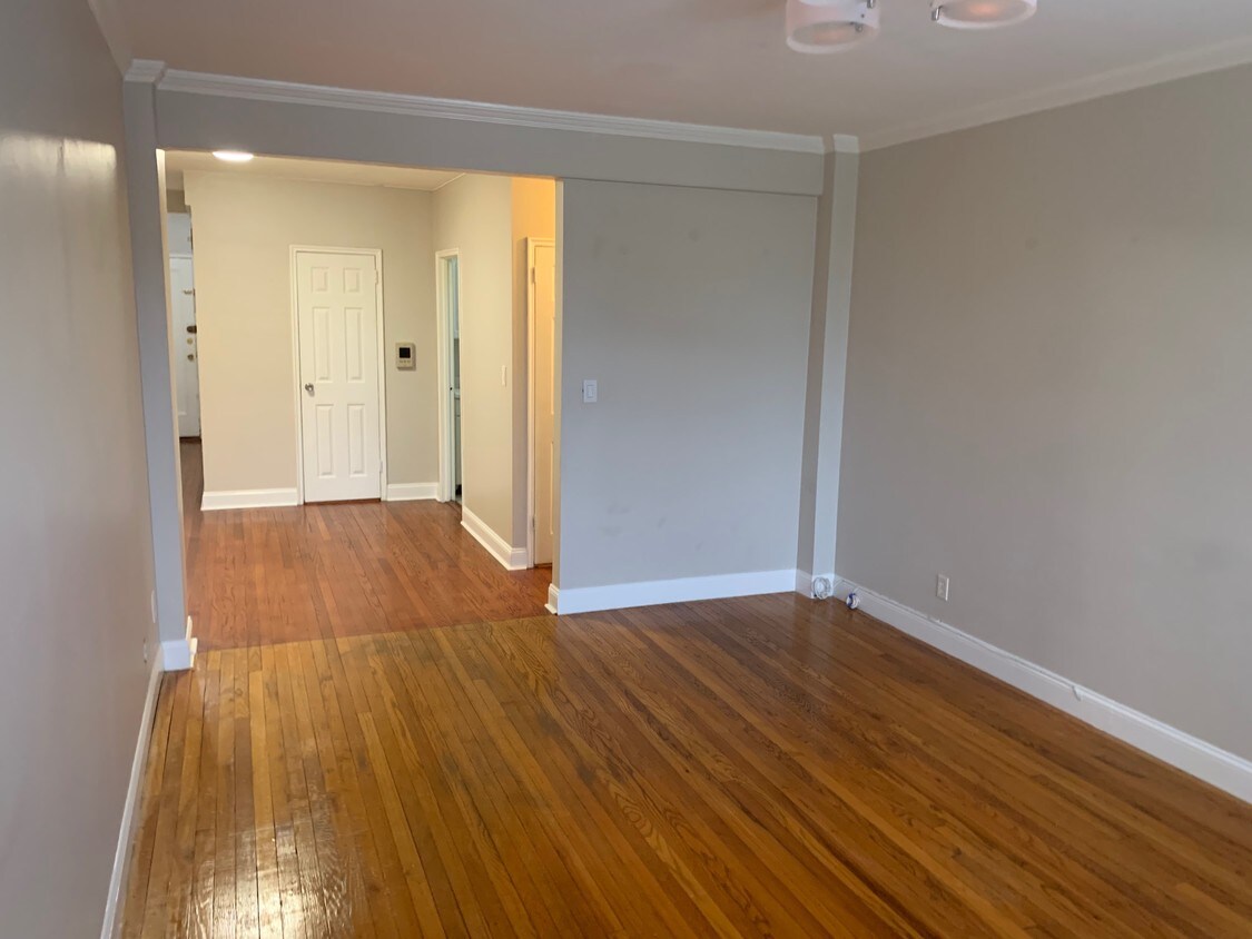 Foto principal - 796 Bronx River Rd