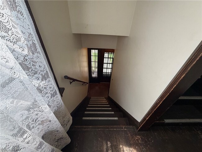 Building Photo - 1605 Larchmont Ave
