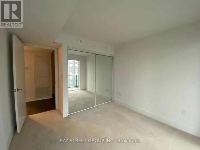 Photo du bâtiment - 955-2955 Bay St.