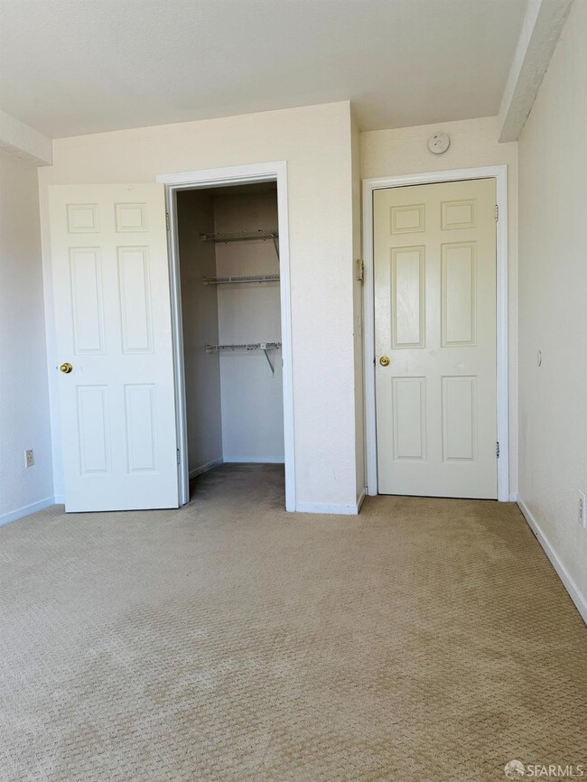 Building Photo - 930 Mission Rd