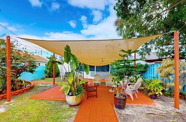 Foto del edificio - 516 Hampton Rd