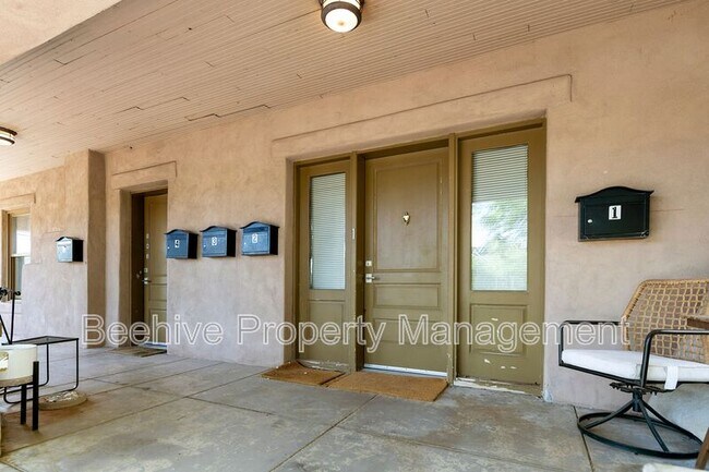 Foto del edificio - 1301 W Monroe St