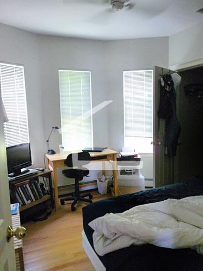 Foto del edificio - HOT ALLSTON LISTING!!!!