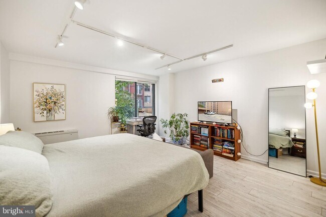 Photo - 1420 N St NW Apartment
