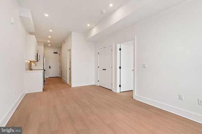 Foto del edificio - 30 W Allens Ln