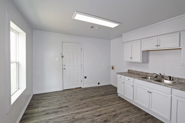 Foto del edificio - 3703 S Monroe St
