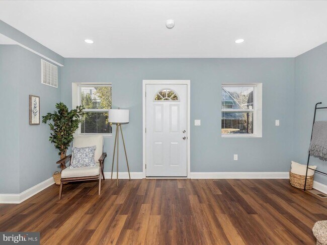 Foto del edificio - 5443 Jonquil Ave