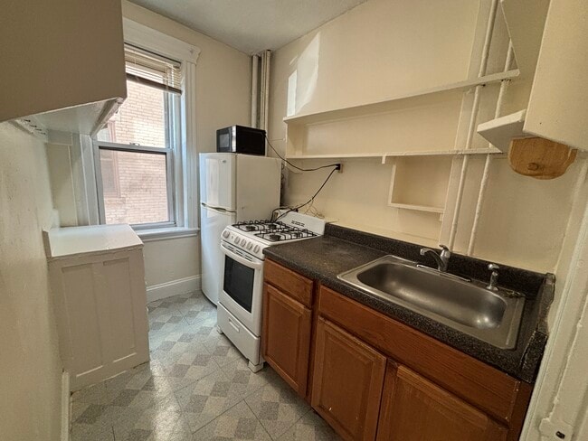Building Photo - 360 Riverway