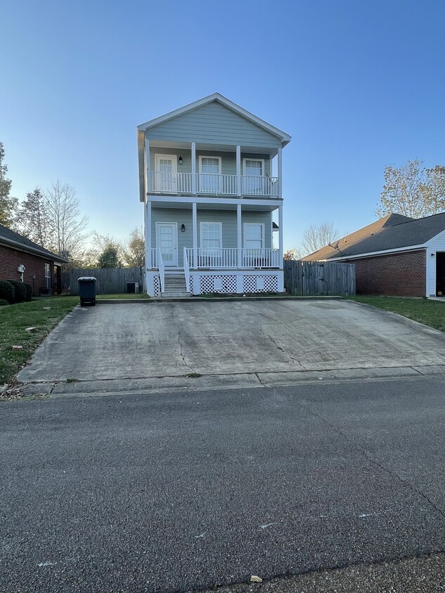 Foto principal - 105 Tomlinson Dr