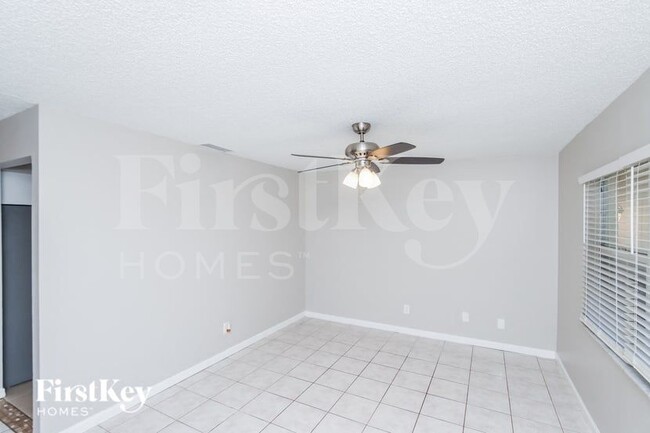 Building Photo - 738 Empress St SE