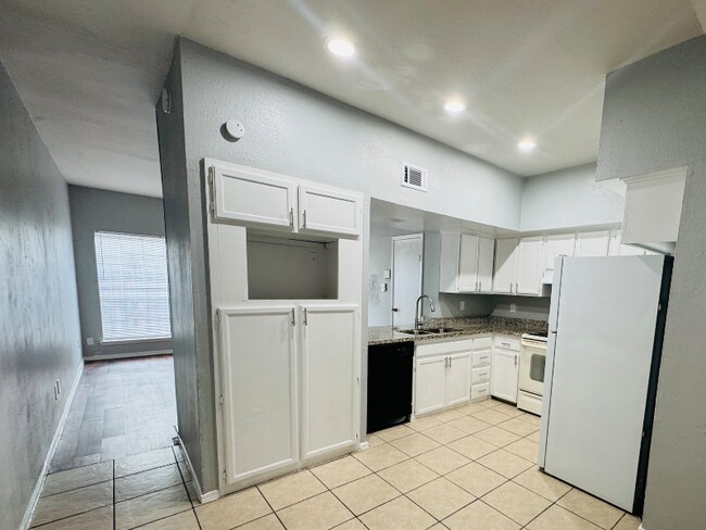 Foto del edificio - 8731 Village of Fondren Dr