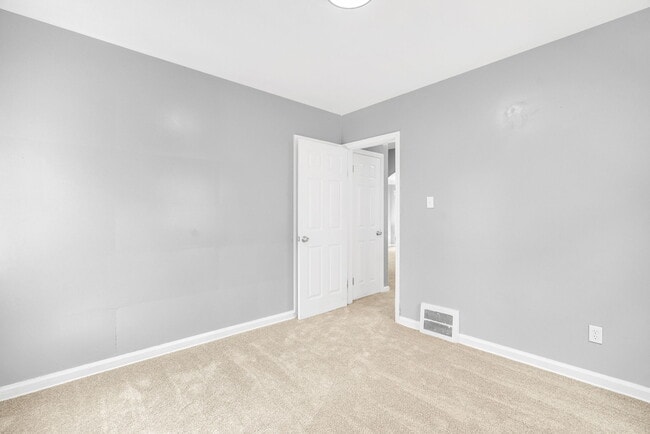 Building Photo - 10644 Stratman St