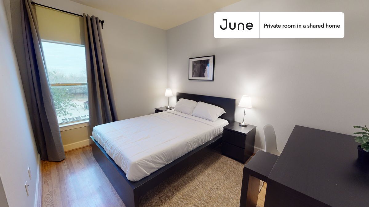 Foto principal - Room in Shared 4 bed/4 bath home