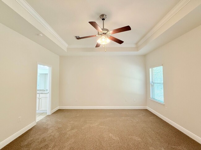 Foto del edificio - Spacious 5-Bedroom Home - Heart of Pace