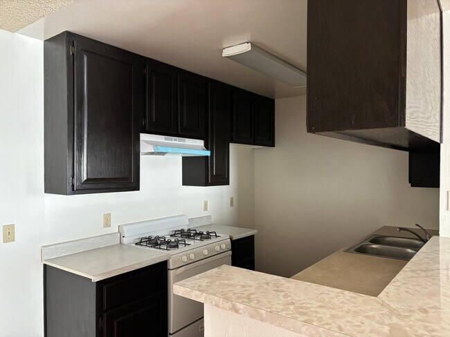 Foto del edificio - 321 N Kenmore Ave