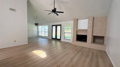 Building Photo - 9826 Chiselhurst Dr