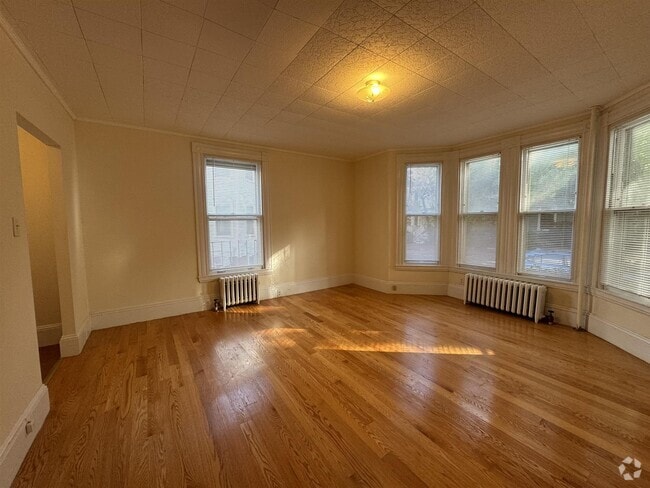 Building Photo - 379 Harvard St