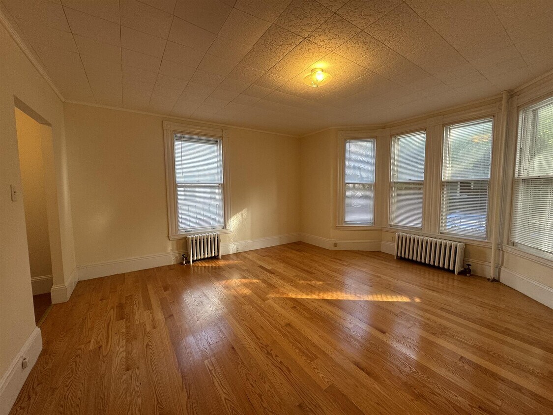 Foto principal - 379 Harvard St