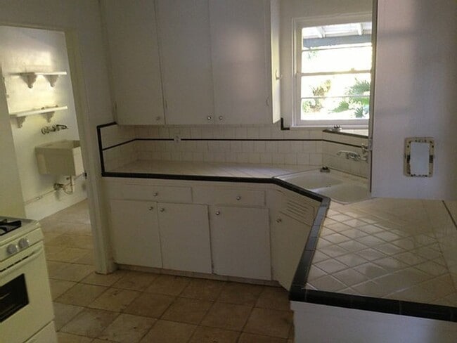 Building Photo - **Spacious 3-Bedroom Home in Tempe**