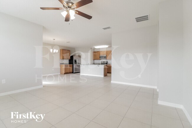 Foto del edificio - 325 Aberdeen Dr