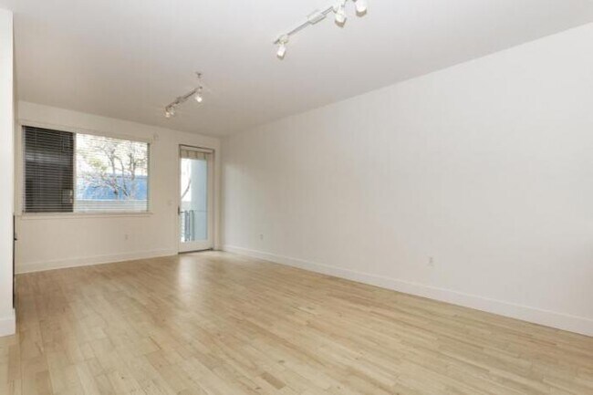 Building Photo - 1 bedroom in Oakland CA 94612