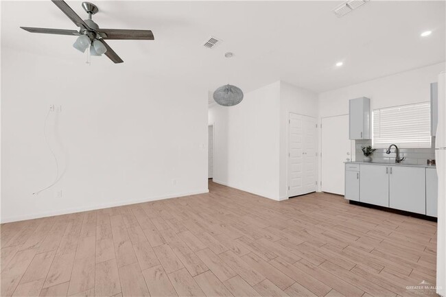 Building Photo - 2613 Larkspur Ave