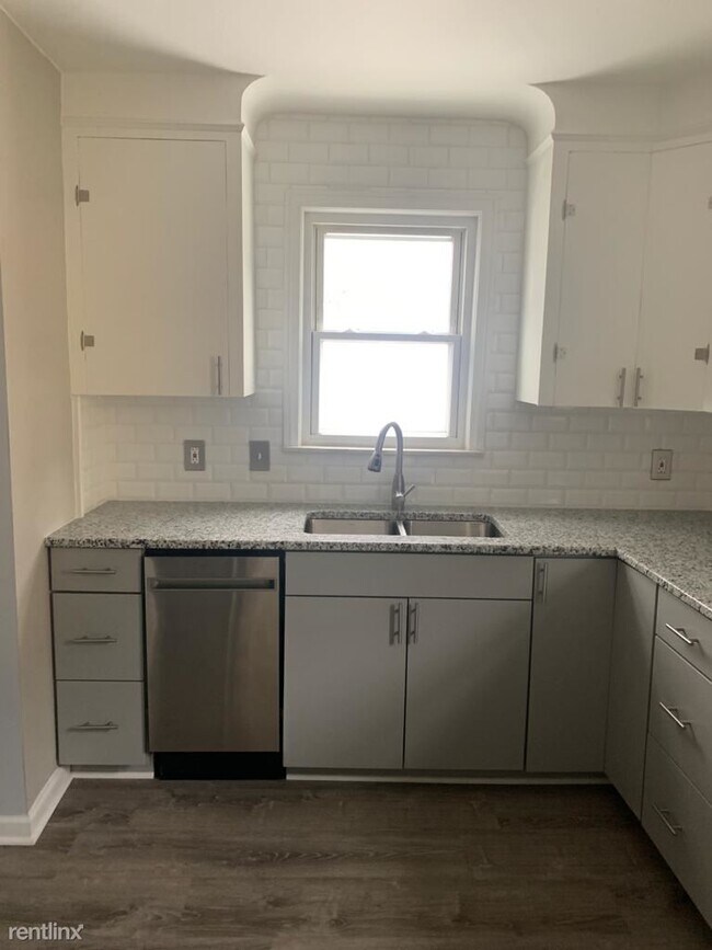 Building Photo - 2 br, 1 bath House - 207 W 13 Mile Rd