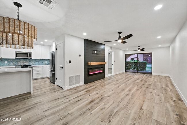 Foto del edificio - 12212 N Paradise Vlg Pkwy S