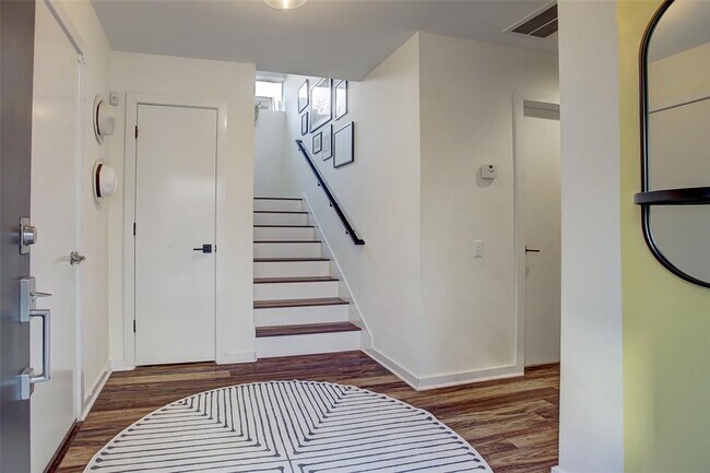 Foto del edificio - 816 Ruthven St